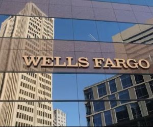 Investeringer giver dig mulighed for at øge din formue over tid ved at investere dine penge i aktiver som aktier, obligationer, fonde, fast ejendom og mere, men de indebærer altid risiko, herunder markedsvolatilitet, potentielt kapitaltab og inflation, der undergraver afkastet. Nøglen er at investere med en klar strategi, korrekt diversificering og kun med kapital, der ikke kompromitterer din økonomiske stabilitet.